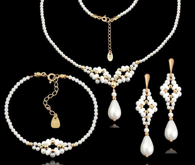 Fason sukni ślubnej a dobór biżuterii. Przewodnik dla Panny Młodej